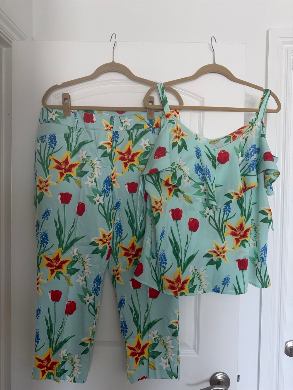 NWT Floral Mint Two-Piece Set - Women's Top & Pants